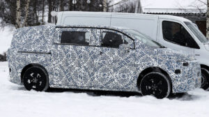 Мерседес V-класс - статический боковой профиль.