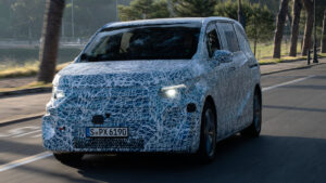 Mercedes VLE - динамический передний 3/4-й.