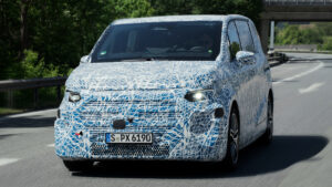 Мерседес VLE - передняя 3/4 автобана.