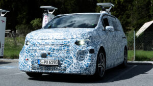 Mercedes VLE - передняя зарядка 3/4 заряда.