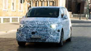 Mercedes VLE - с передним углом.