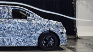 Тизер Mercedes VLE - детали передней части.