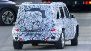 Новый Mercedes G-класс EQ - задняя часть.