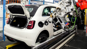 Новый Fiat 500 Hybrid - в производстве.