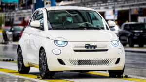 Новый Fiat 500 Hybrid - заводская передняя часть 3/4