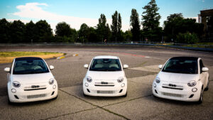 Новый Fiat 500 Hybrid - группа новых 500 гибридов.
