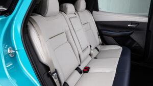 Nissan Leaf - задние сиденья.
