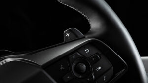 Nissan Leaf - рулевые элементы управления.