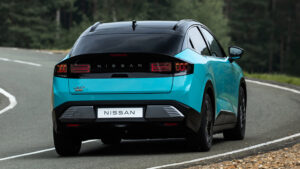 Nissan Leaf - задние повороты в поворотах