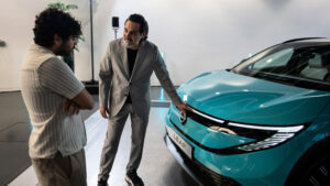 Nissan Leaf - интервью с деталями передней части.