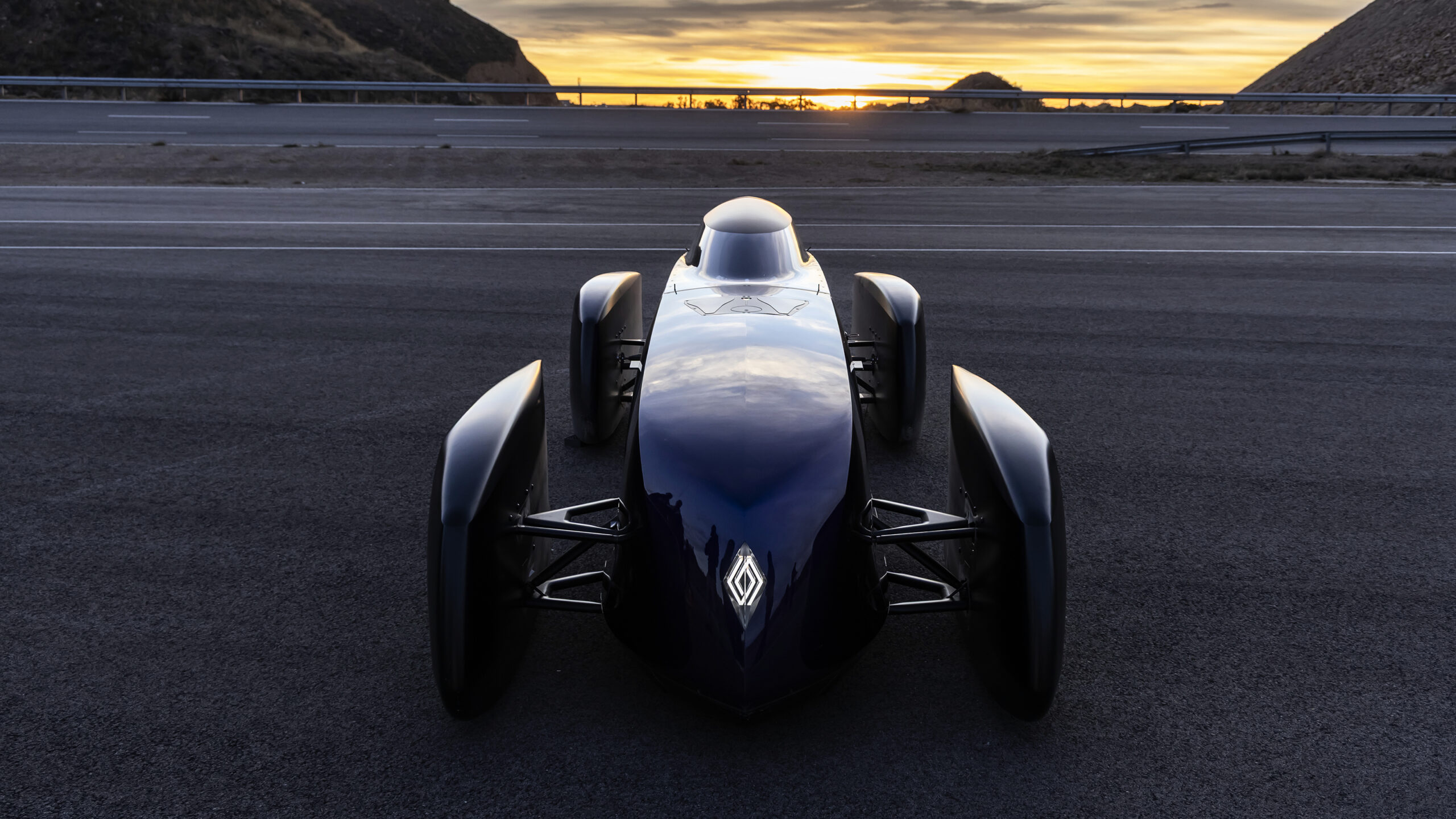 Renault Filante Record 2025 - передняя статическая установка.