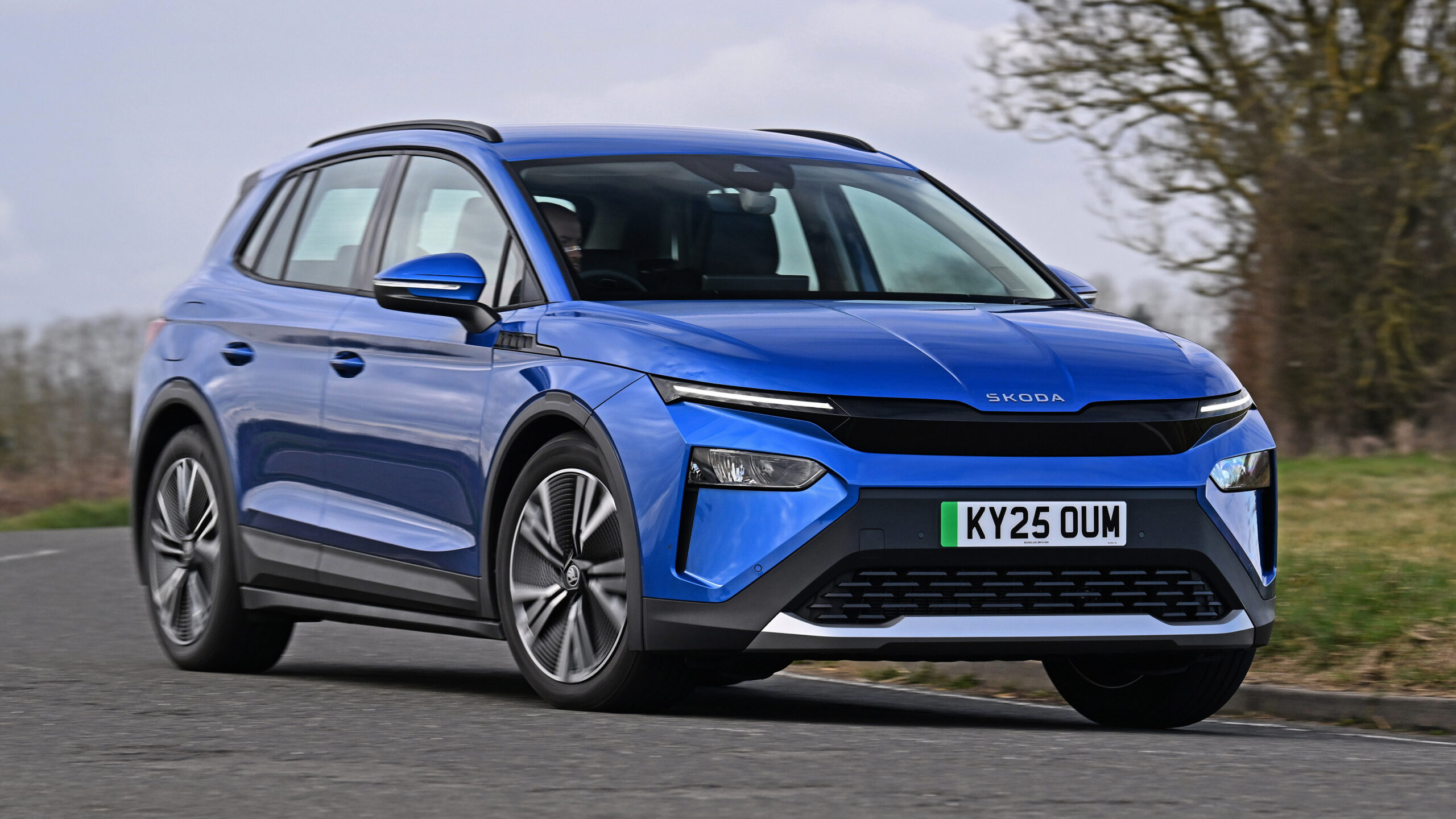 Skoda Elroq - передний поворот в повороте.