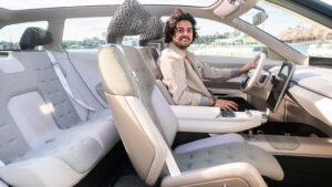 Джордан Катсианис сел в концепт-кар Skoda Vision O.