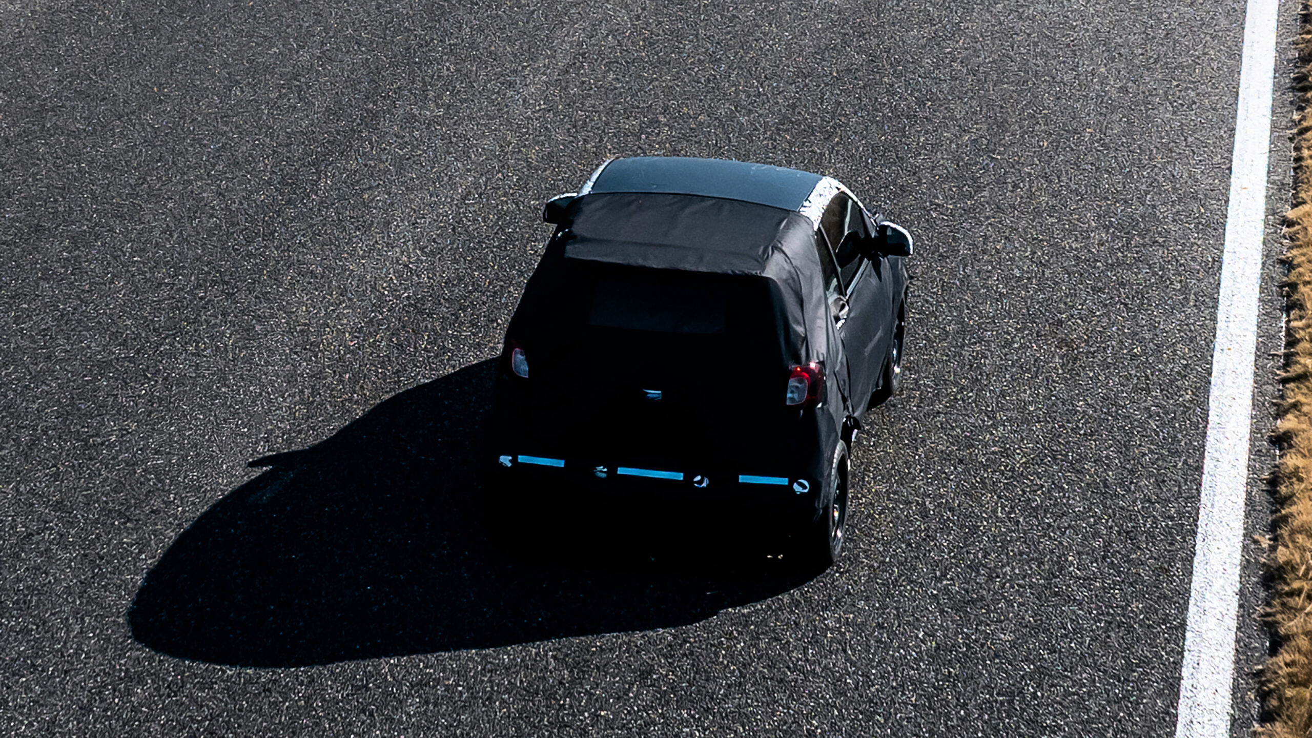 Smart #2 (камуфлированный) - сверху вниз задние действия.