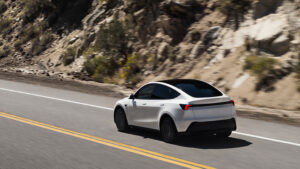 Tesla Model Y с стандартной задней частью