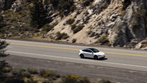 Tesla Model Y Стандартное вождение.