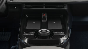 Toyota C-HR+ - зарядные колодки.