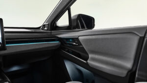 Toyota C-HR+ - детали интерьера.