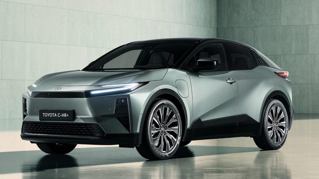 Новая Toyota C-HR+ расширяет линейку полностью электрических автомобилей бренда и поступит в продажу с 34 495 £ Toyota C-HR+ - front