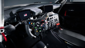 Toyota GR GT3 - приборная панель.