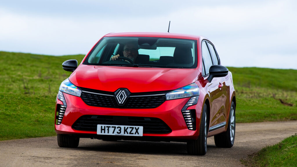 Toyota Yaris vs Renault Clio E-Tech - Renault Clio front action