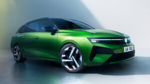 Vauxhall Astra Sport Tourer facelift 2025 - передняя часть передней части.