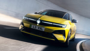 Vauxhall Astra facelift 2025 - фронтальное действие