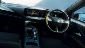 Vauxhall Astra facelift 2025 - приборная панель.