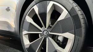 Volkswagen ID. Кросс-концепция на Мюнхенском автосалоне - колеса из сплава.