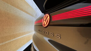 Volkswagen ID. Кросс-концепция на Мюнхенском автосалоне - задняя световая полоса.