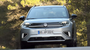 Volkswagen ID. Кросс-серийное производство автомобилей, шпионские выстрелы, нос, нос.