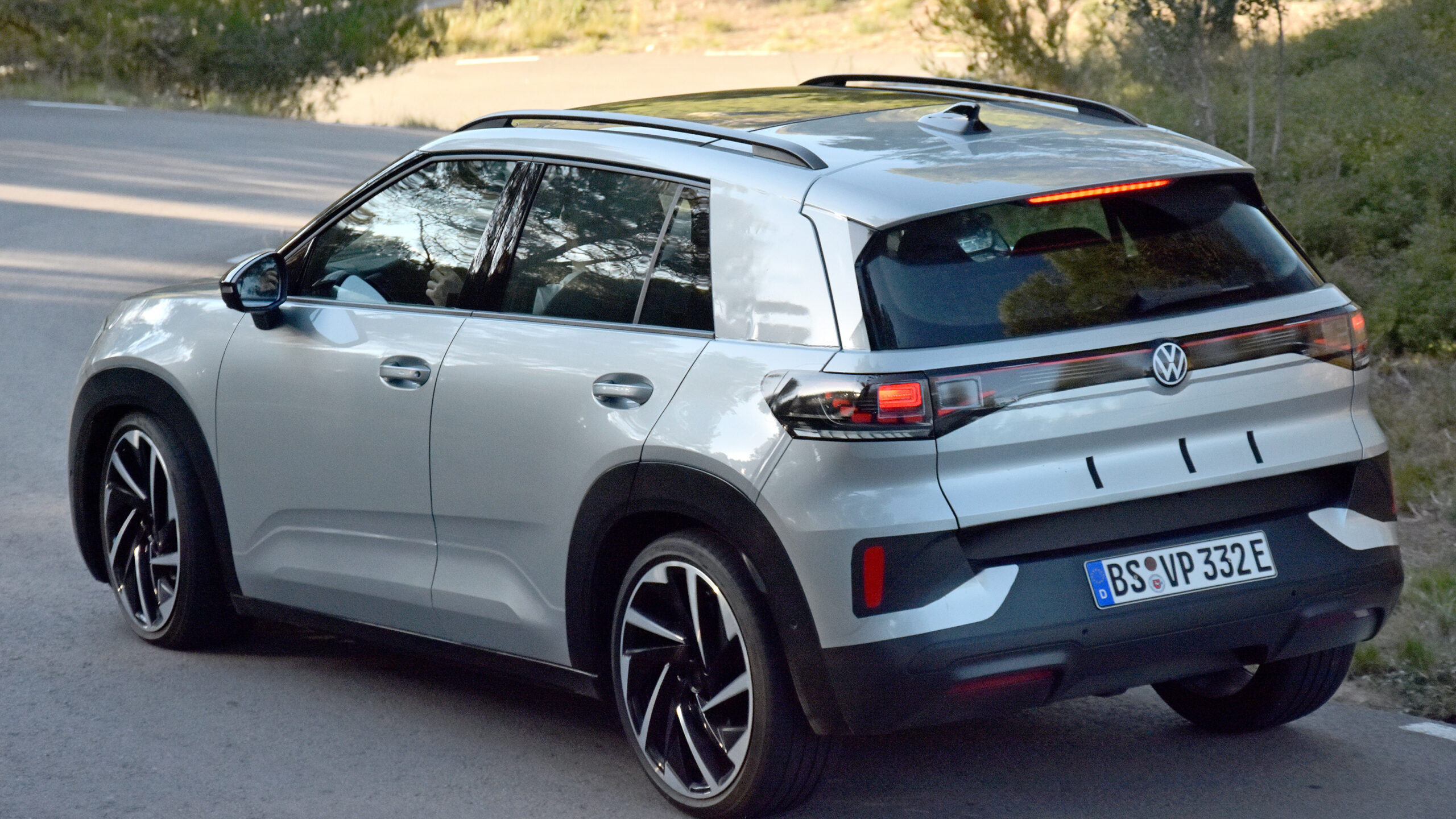 Volkswagen ID. Кросс-серийное производство автомобилей, шпионские снимки задней части.