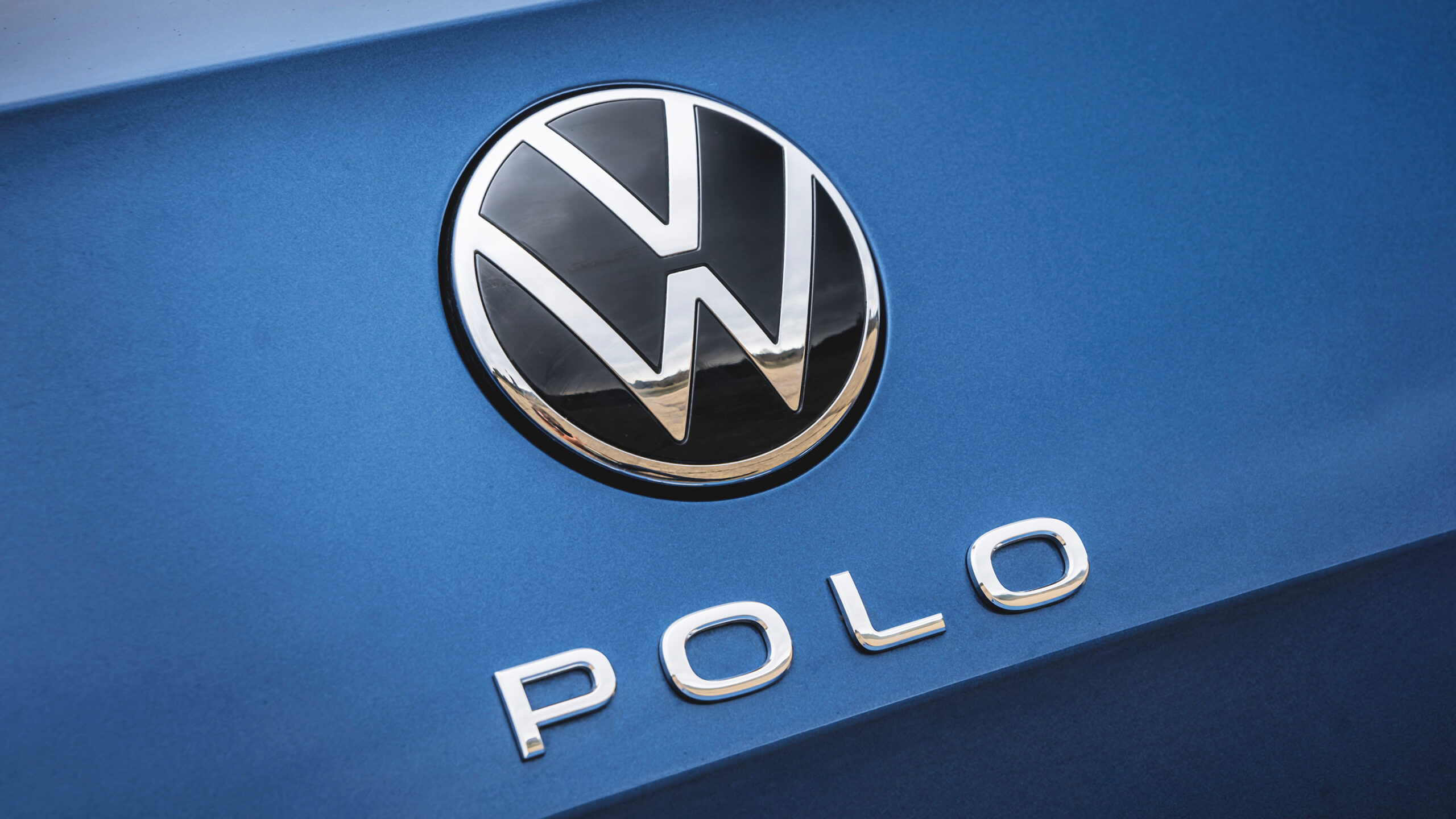 Volkswagen Polo - значок с задней крышкой