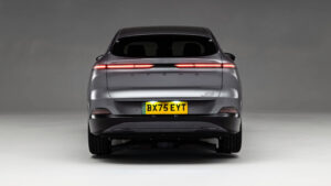 XPeng G6 - полная задняя часть.