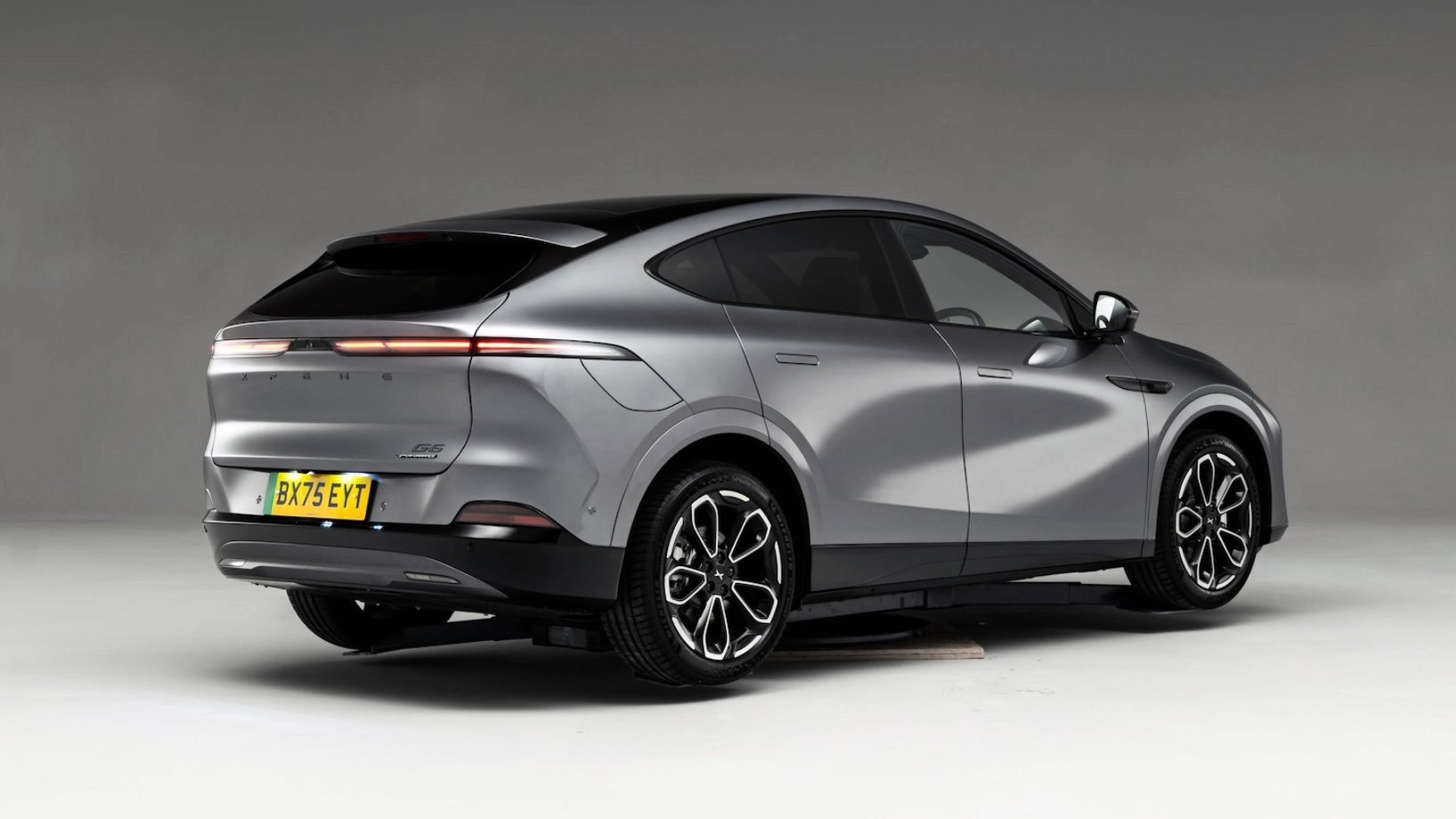 XPeng G6 - задняя часть.