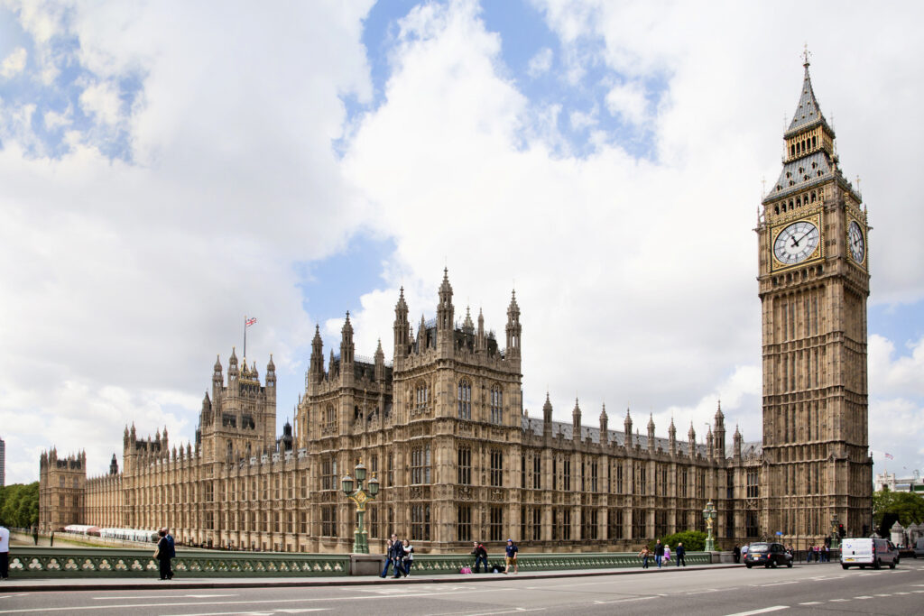 Осенний бюджет 2025 года показал: налог на топливо, дорожные цены, налоги и выбоины Parliament