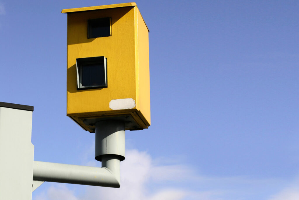 Тысячи водителей были ошибочно оштрафованы в Великобритании из-за неисправности скоростных камер Speed camera