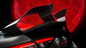 Alfa Romeo Giulia Quadrifoglio Luna Rosa - с задним крылом