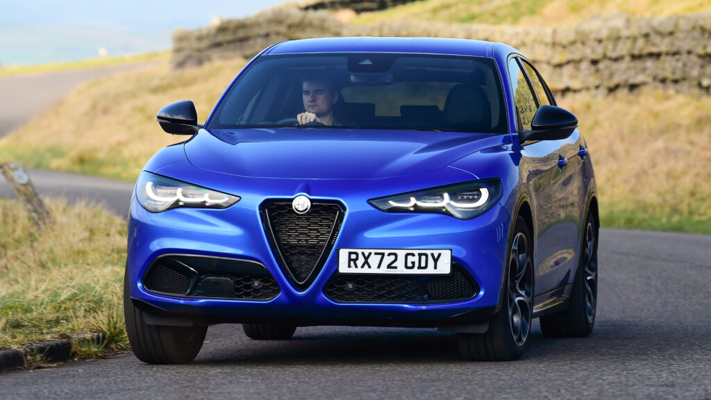 Alfa Romeo Stelvio - front cornering