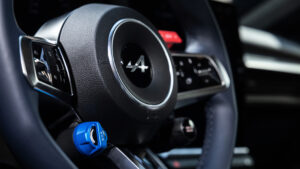 Alpine A390 - рулевое колесо.