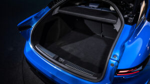 Alpine A390 - борт багажника.