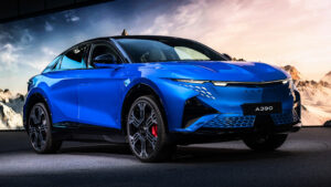 Alpine A390 - передняя статическая.