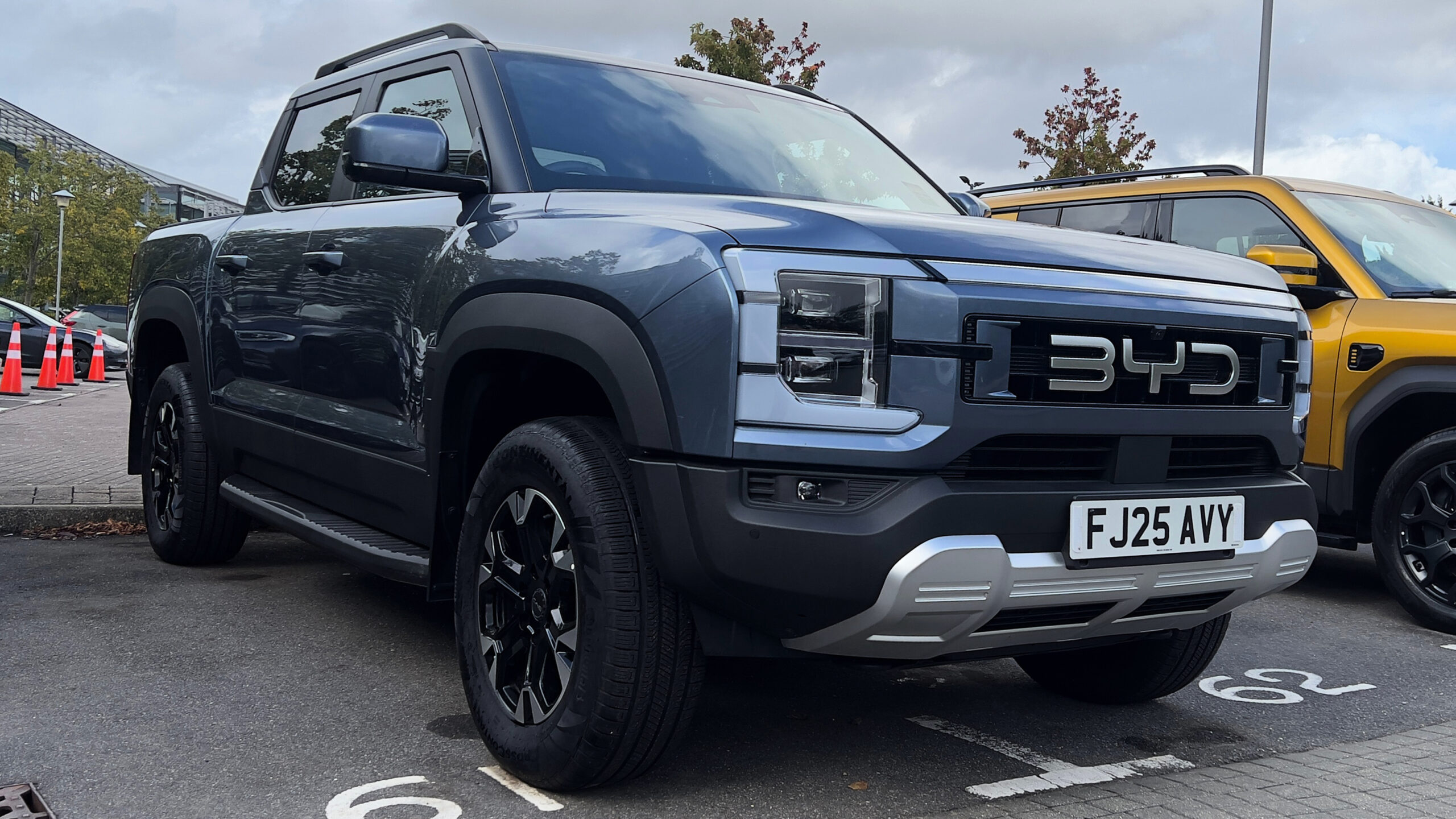 BYD Shark - передние 3/4