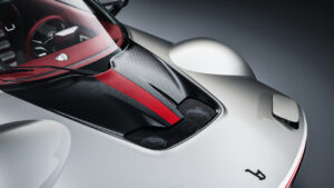 Bertone Runabout - углеродный капот с капотом.