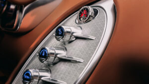 Bugatti Veyron возвращается: F. K. P. Hommage Edition - центральная консоль.