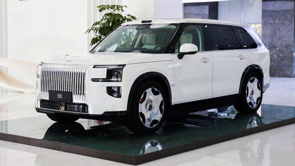 Zeekr 9X - front static