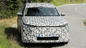 DS Automobiles No7 - передний край