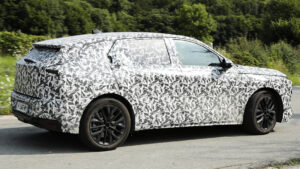 DS Automobiles No7 - задняя часть под углом.