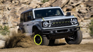 Ford Bronco RTR - передний дрейфующий двигатель.