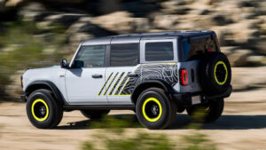 Ford Bronco RTR - задняя система отслеживания.